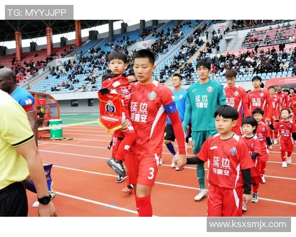 足球明星球员齐聚一堂精彩瞬间合照展现团结与友谊的魅力 足球明星球员齐聚一堂精彩瞬间合照展现团结与友谊的魅力