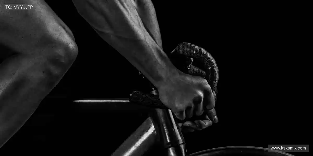 把热爱穿在身上！👕 限量周边，让你的支持永不褪色！